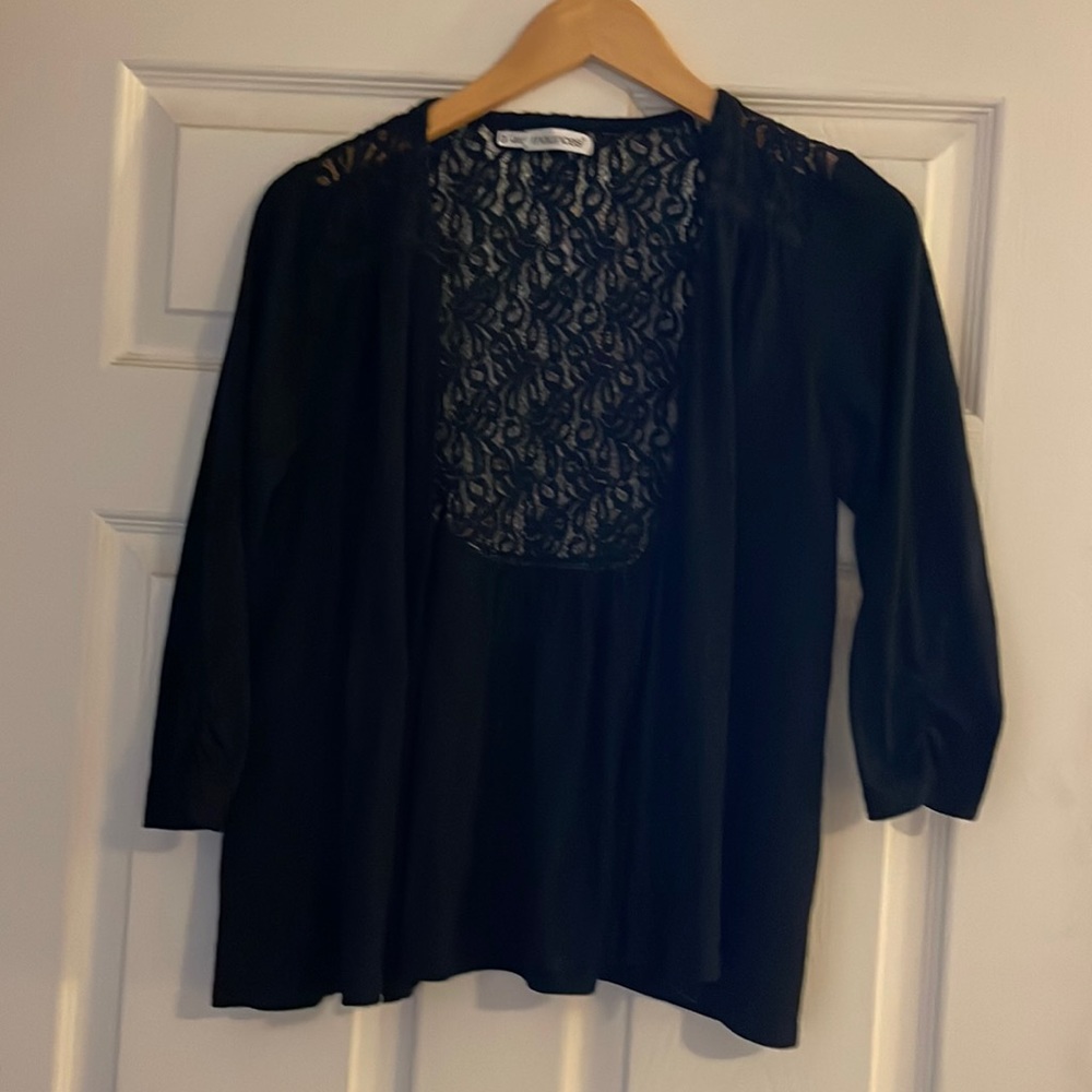 Maurice’s cardigan 3/4 sleeve. Gently used. Stylish and comfy.